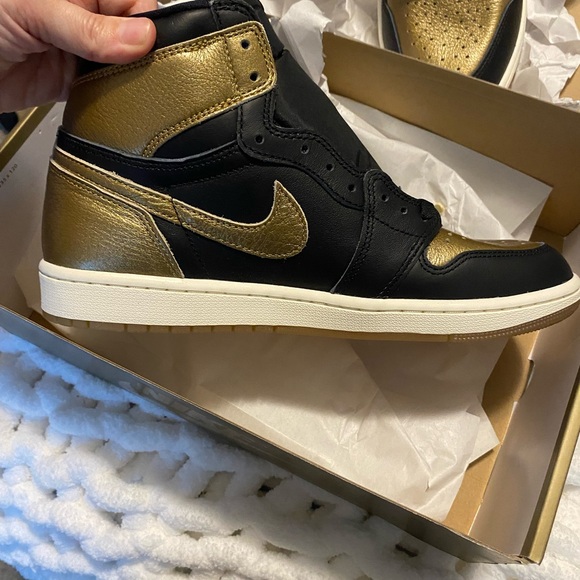 Nike Men's Black and Gold High-Top Sneakers - Picture 4 of 14
